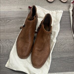 🌷🍁 Tan Perforated Chukka Boots